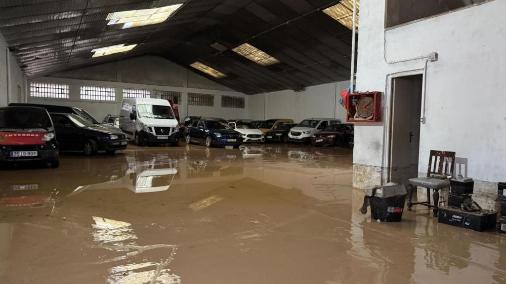 Garajes inundados por las tormentas de este domingo.