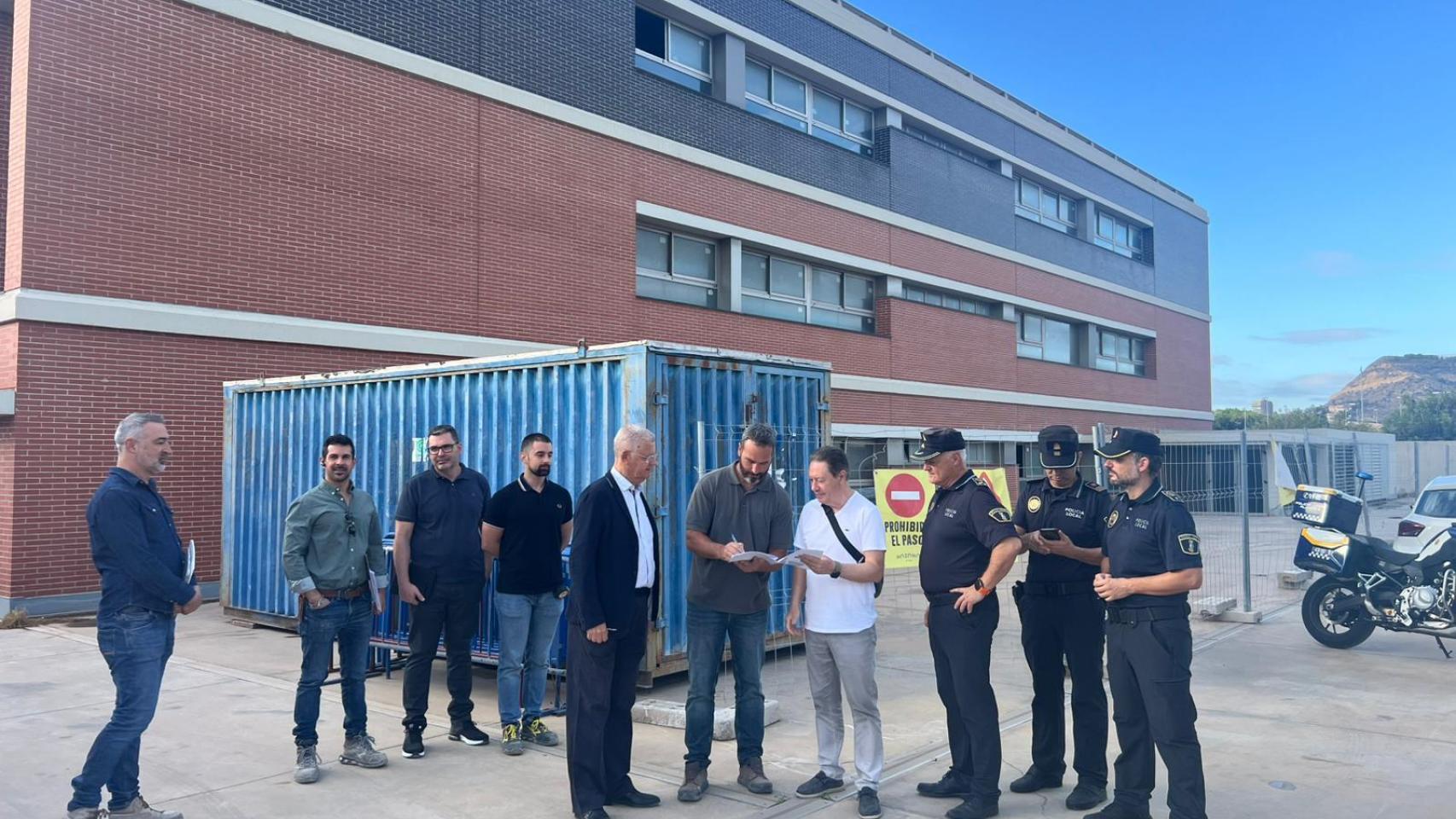 Firma  del acta replanteo de las obras Jefatura Policía Local de Playa de San Juan, en Alicante.