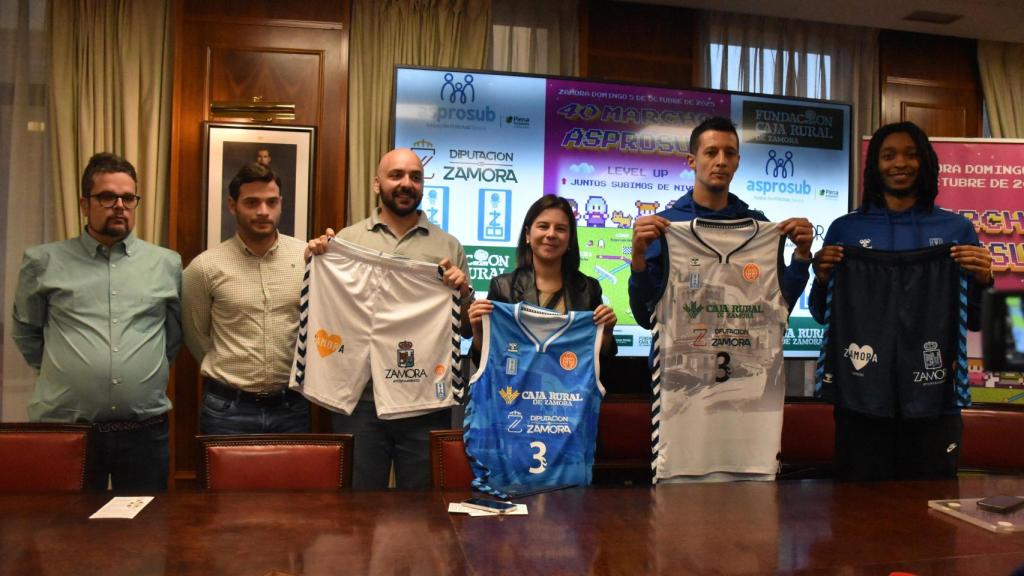 Presentación de la nueva equipación del CB Zamora