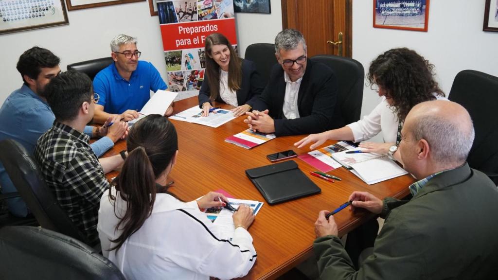El Liceo La Paz de A Coruña se une al Clúster da función loxística de Galicia.