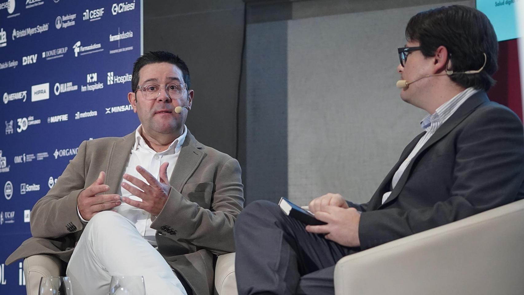 A la izquierda, José Antonio Allande, director veterinario de Perivet.