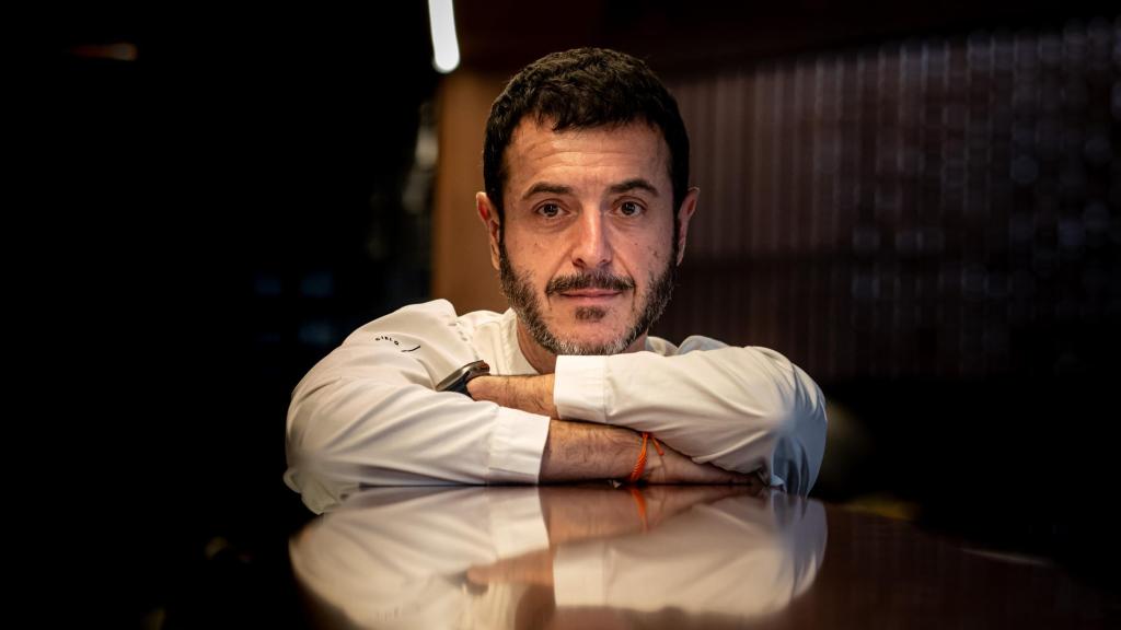 El chef Ricard Camarena, en la cocina de su restaurante.