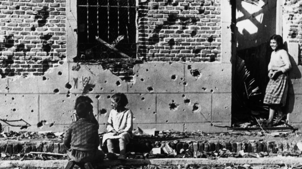 La fotografía que tomó Robert Capa en Vallecas (Madrid) en el invierno de 1936.