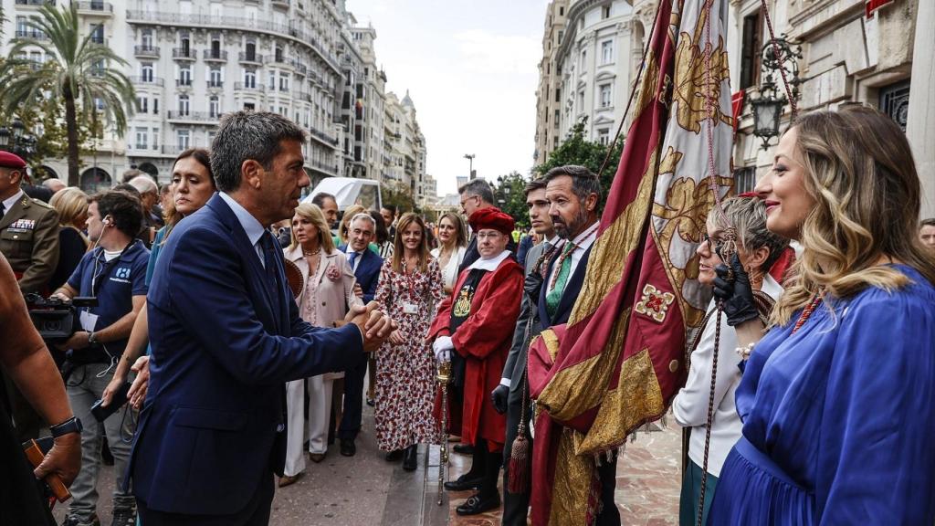 El presidente de la Generalitat, Carlos Mazón, en el inicio de la procesión el pasado año. Rober Solsona / EP