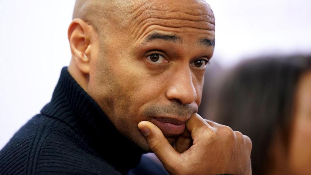 Thierry Henry en una Conferencia sobre Igualdad Racial y de Género en el Fútbol Europeo.