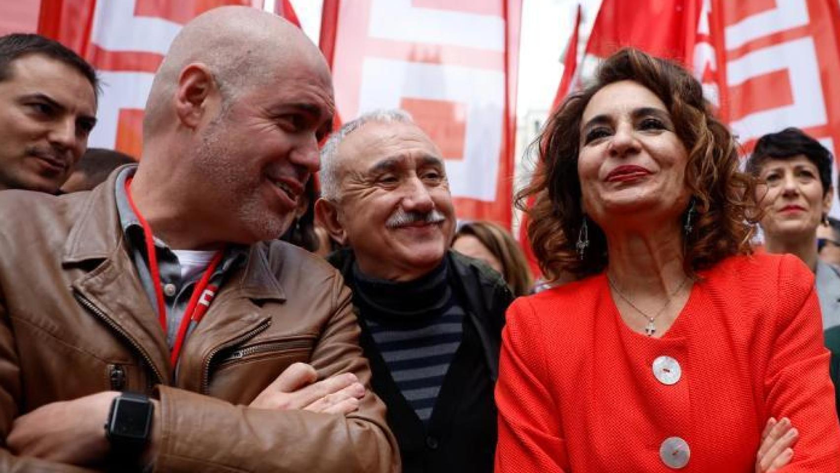Juan Lobato, Unai Sordo (CCOO), Pepe Álvarez (UGT), María Jesús Montero y Elma Saiz, en la manifestación del 1 de mayo de 2024.