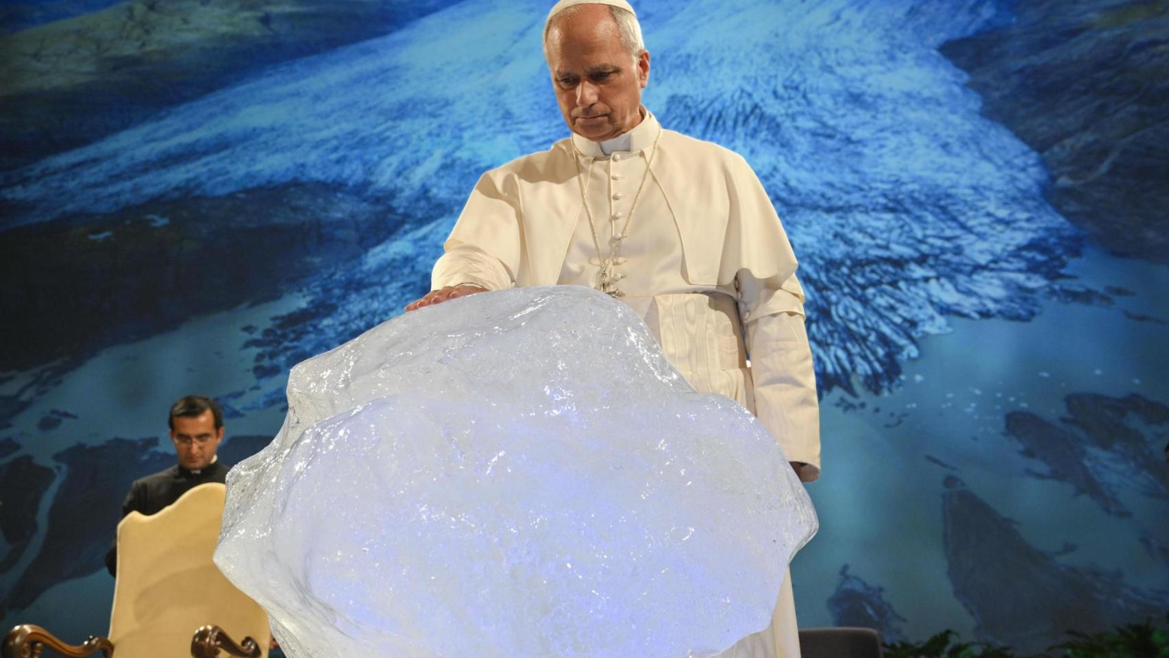 El papa bendice un fragmento de hielo groenlandés de más de 20.000 años de antigüedad