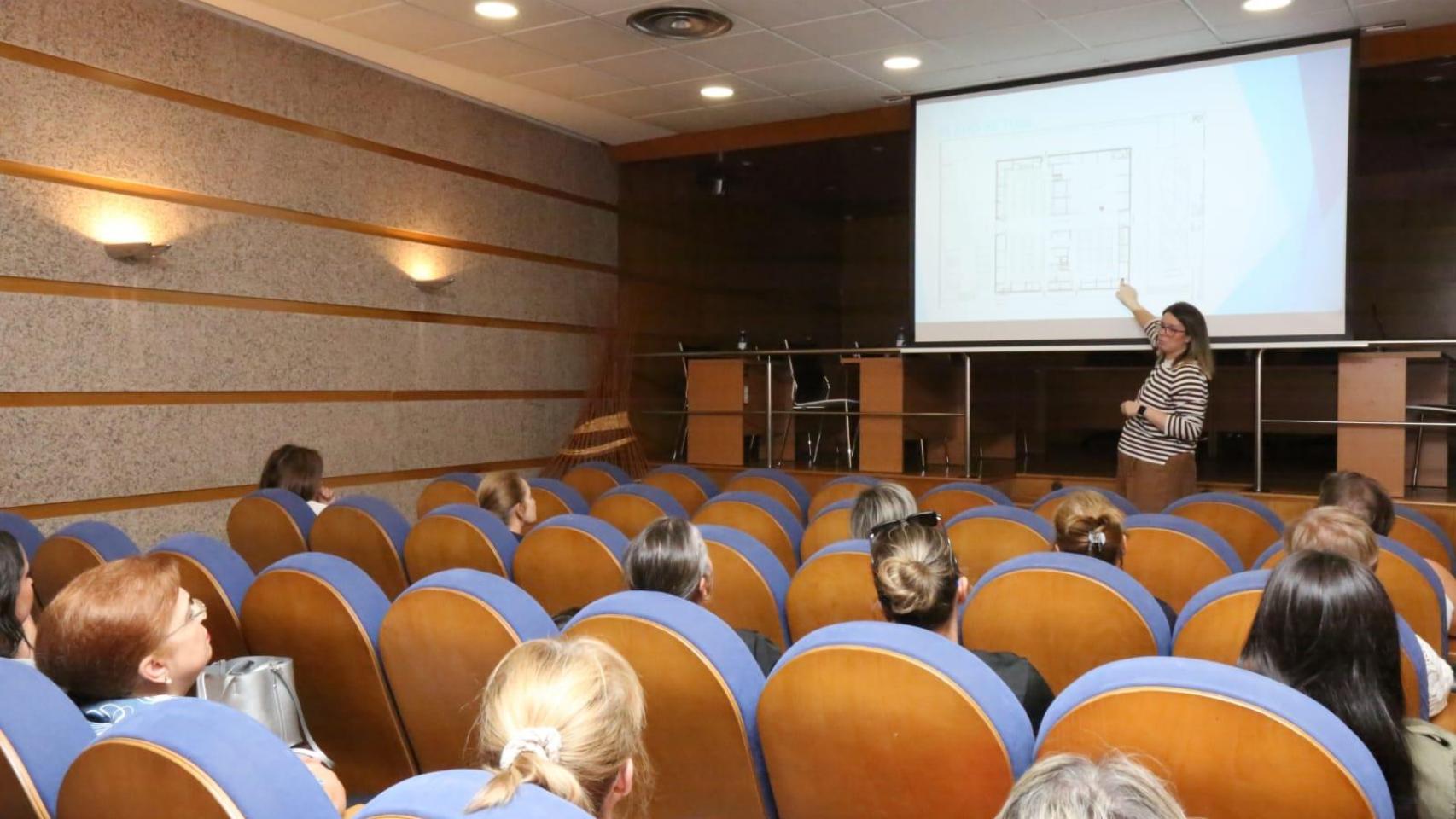 Reunión del Concello de O Porriño con los comerciantes de su plaza de abastos