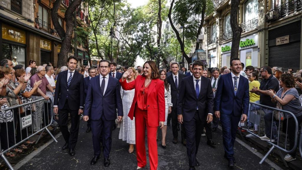 Imagen de archivo de Mazón en una procesión cívica del 9 d'Octubre en 2022. Rober Solsona / EP