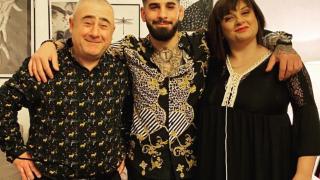 Ilia Topuria, junto a su padre Zaza y su madre Inga, en una foto de archivo