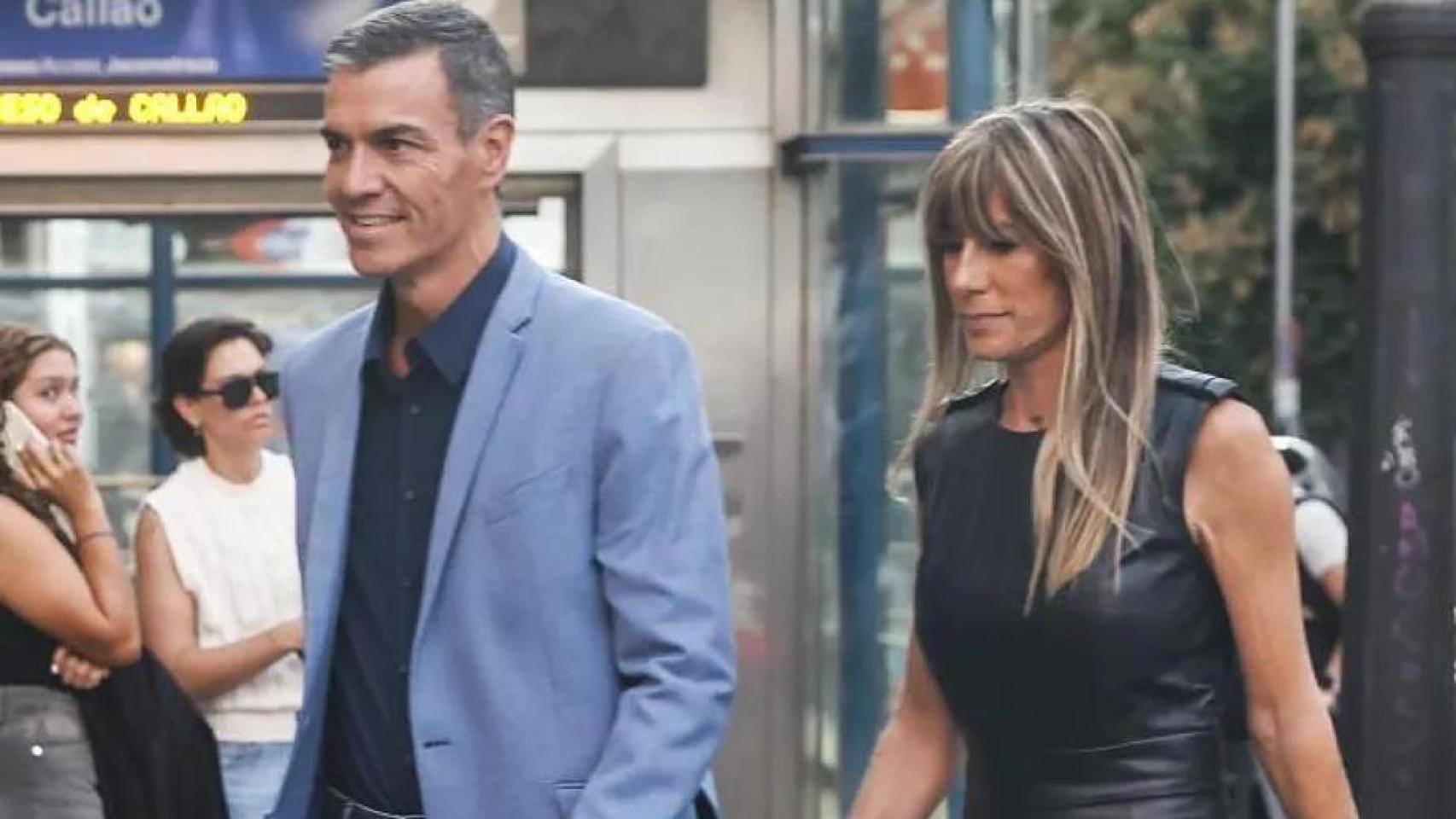 Pedro Sánchez y Begoña Gómez entran al cine Callao, en Madrid, tras la última declaración de la acusada ante el juez Peinado.