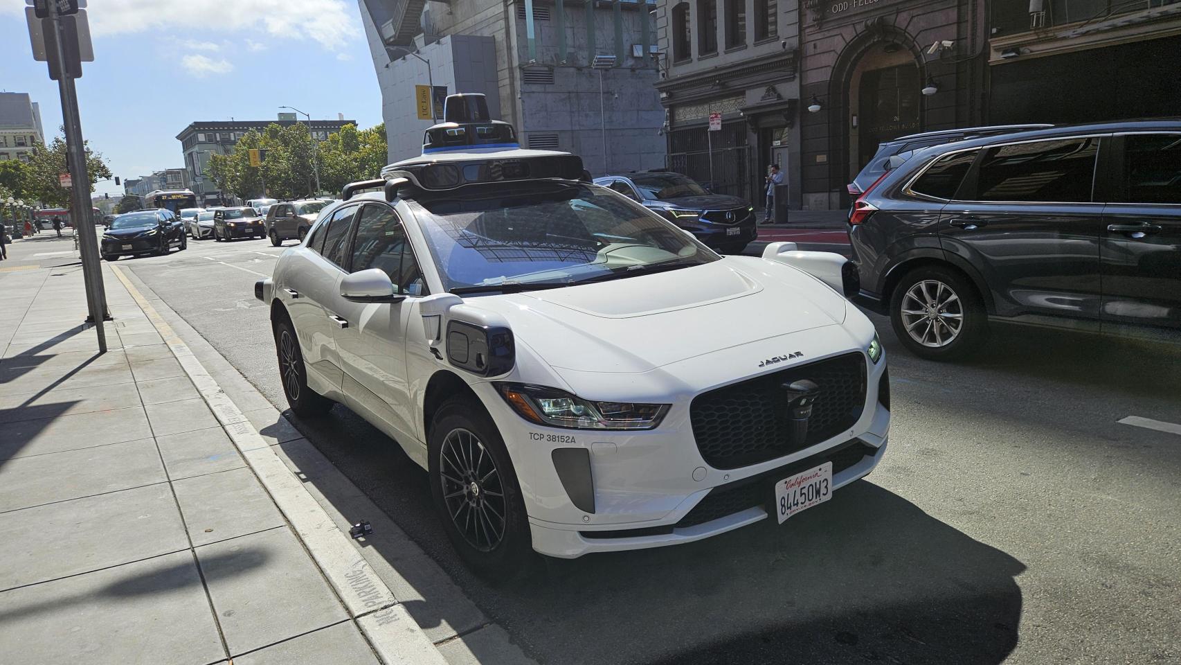 Vehículo autónomo de Waymo en San Francisco