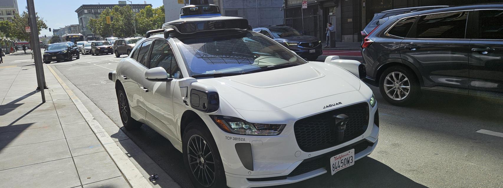 Vehículo autónomo de Waymo en San Francisco