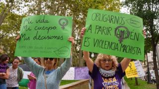 Varias personas durante una concentración el 25 de septiembre para exigir el derecho al aborto libre en la sanidad pública.