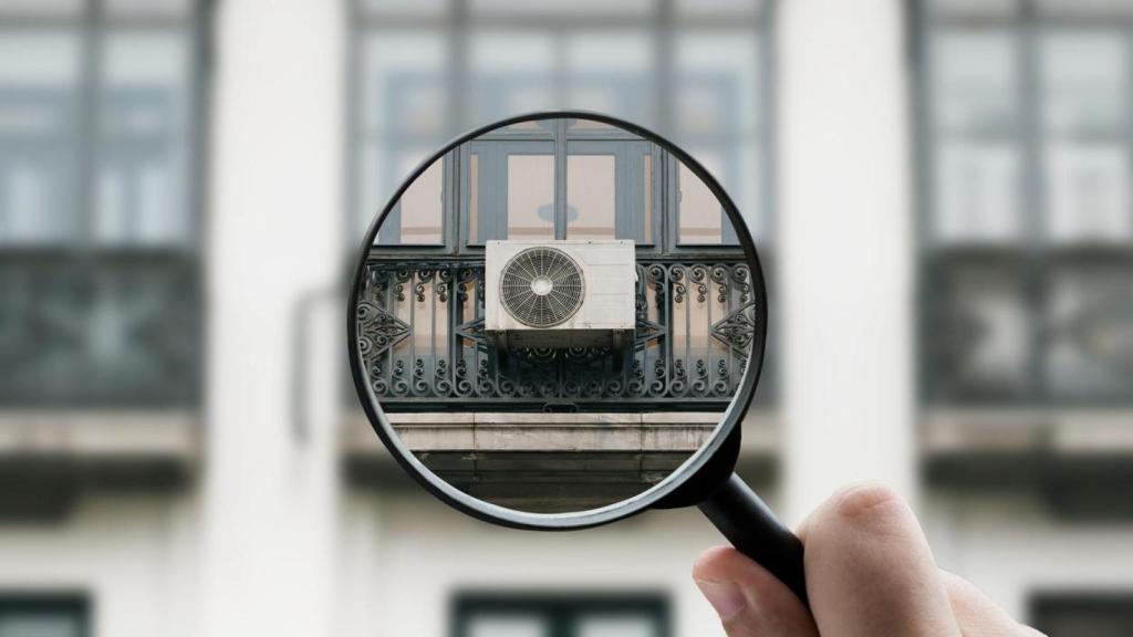 Aire acondicionado en una fachada.