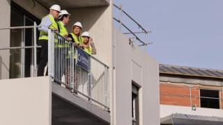 El alcalde de Valladolid, Jesús Julio Carnero, y el consejero de Vivienda, Juan Carlos Suárez-Quiñones, presentan las nuevas viviendas colaborativas