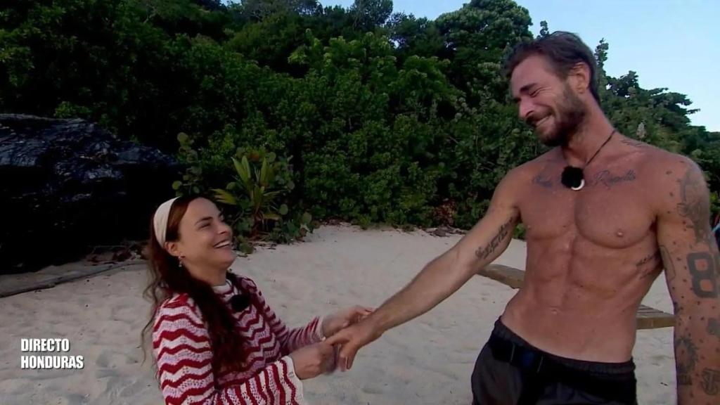 Marta Peñate pidiéndole matrimonio a Tony Spina.