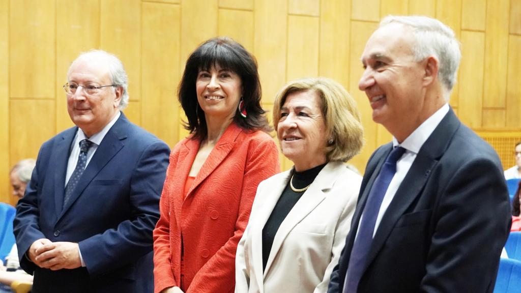 La ministra de Igualdad, Ana Redondo, el presidente del CES, Enrique Cabero y el rector de la Universidad de Valladolid, Antonio Largo, participan en el acto de celebración de la XXIV Asamblea General de la Asociación de Mujeres Investigadoras y Tecnólogas (AMIT), este viernes en Valladolid