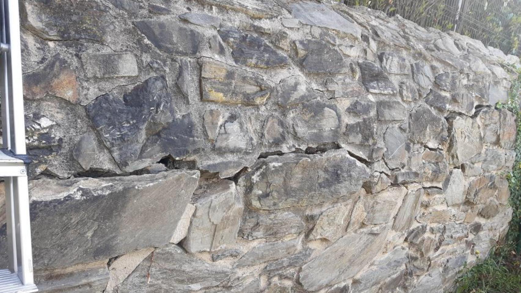 Imagen del muro afectado.