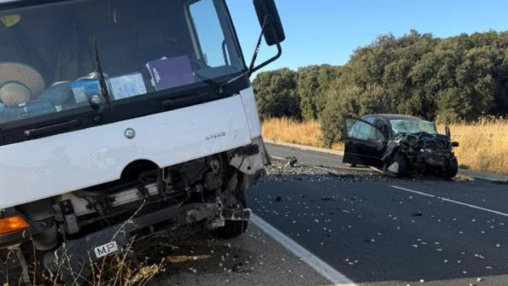 Fotografía publicada por los Bomberos de la Diputación de Cuenca en los momentos posteriores al accidente.