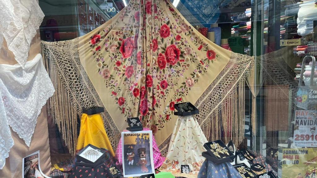 Indumentaria tradicional de la tienda Beltran en la calle Don Jaime.