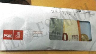 Fotografía de un sobre de los pagos del PSOE a Koldo García incluida en el informe de la UCO.