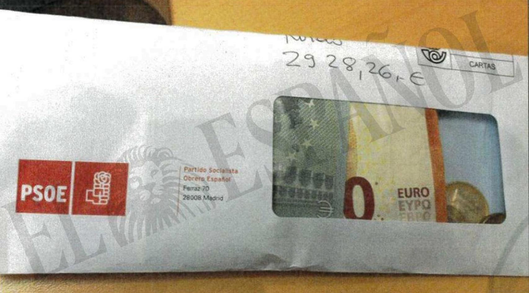 Fotografía de un sobre de los pagos del PSOE a Koldo García incluida en el informe de la UCO.