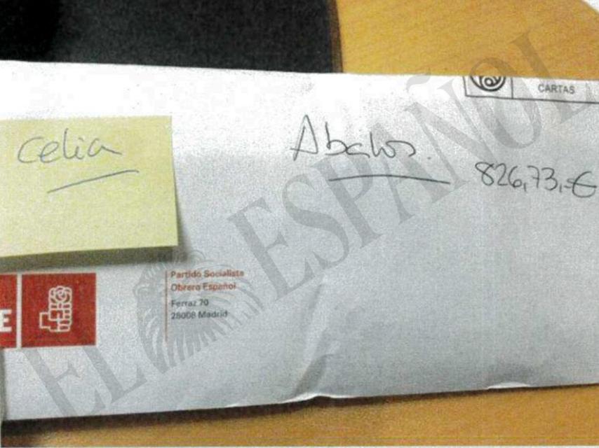 Sobre con el logo del PSOE y el nombre de Ábalos.