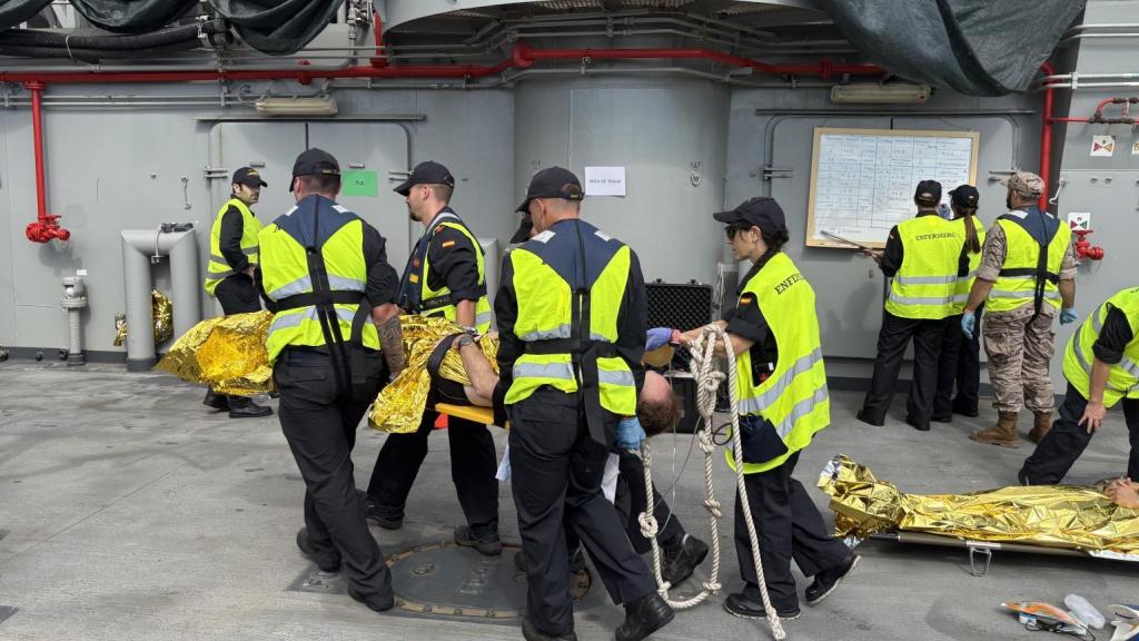 Ejercicio de tratamiento médico a bordo del buque A-62 'Cartagena'