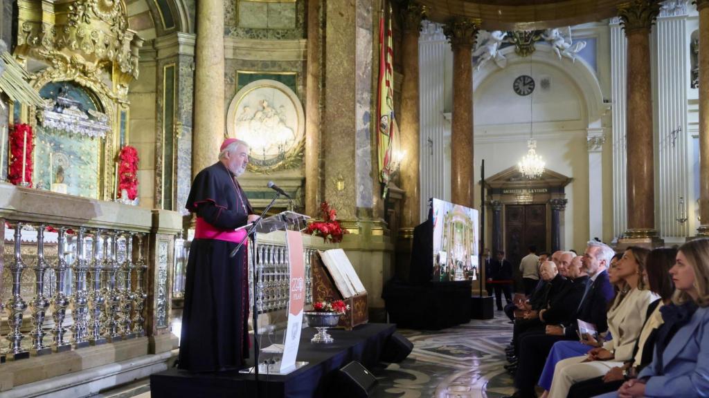 El arzobispo durante la presentación del proyecto en la basílica del Pilar.