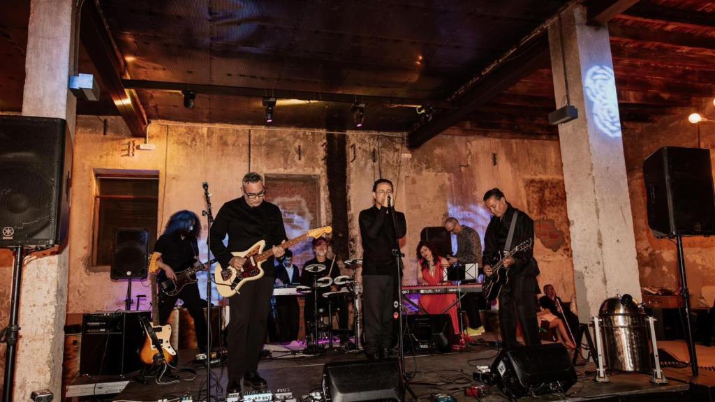 Carlos Santos con su banda Say Her Name.