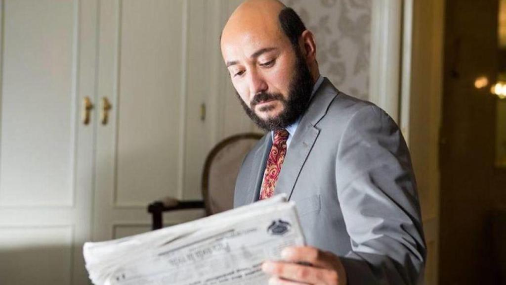 Carlos Santos como Luis Roldán.