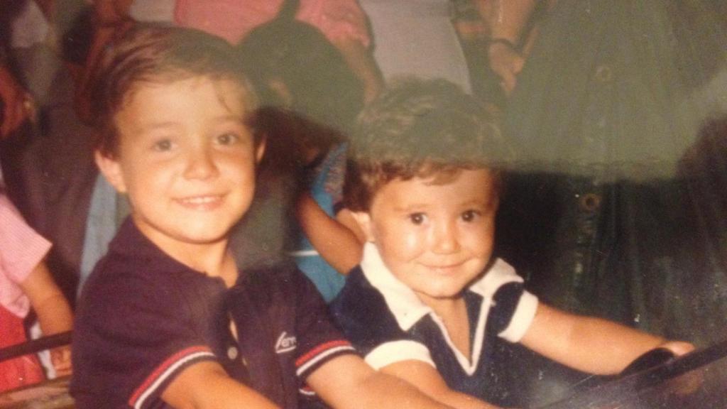 Carlos Santos con su hermano Sergio.