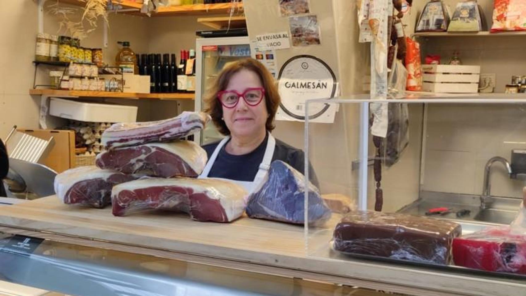 Maricarmen, en su puesto La Quesería, en el mercado de San Agustín de A Coruña.