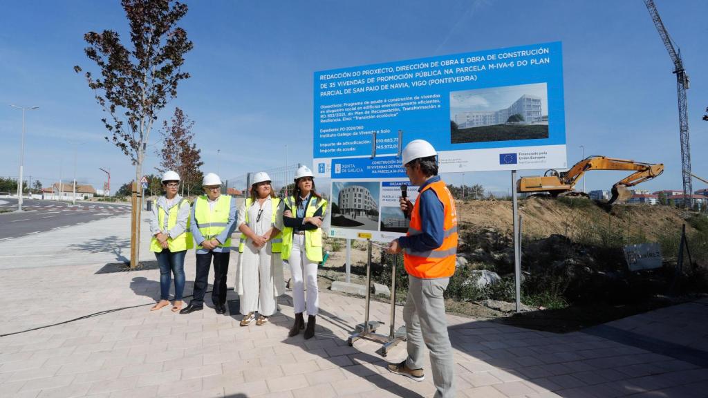 Visita de la conselleira de Vivenda e Planificación de Infraestruturas, María Martínez Allegue, a Navia, Vigo