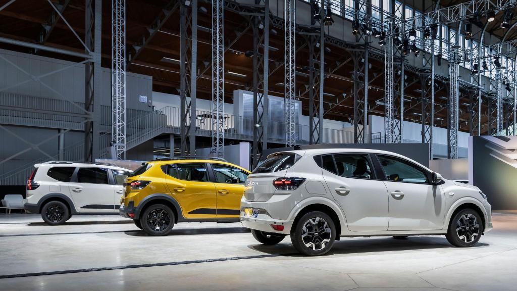 De izquierda a derecha: Dacia Jogger, Sandero Stepway y Sandero