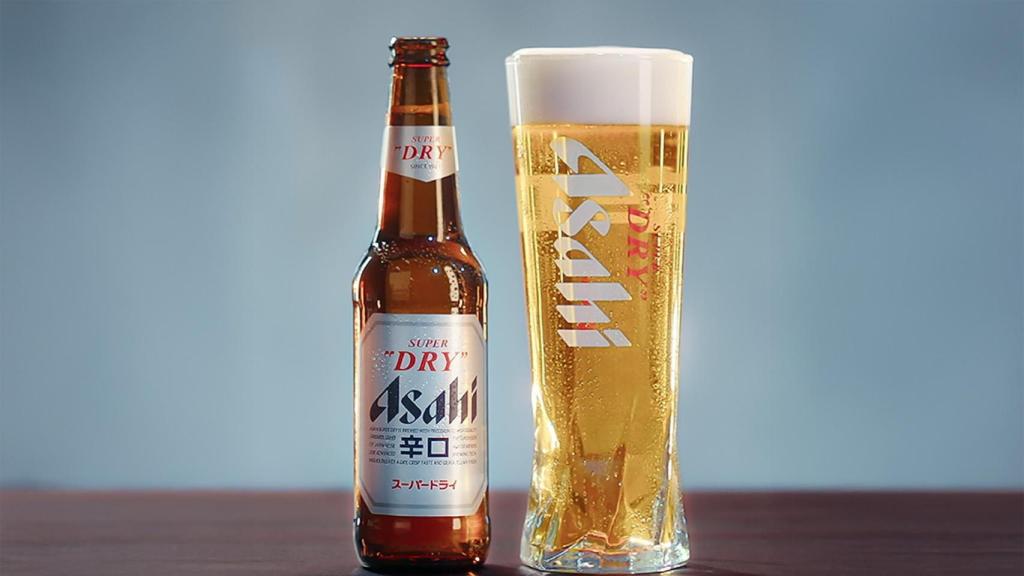 Cerveza de Asahi.