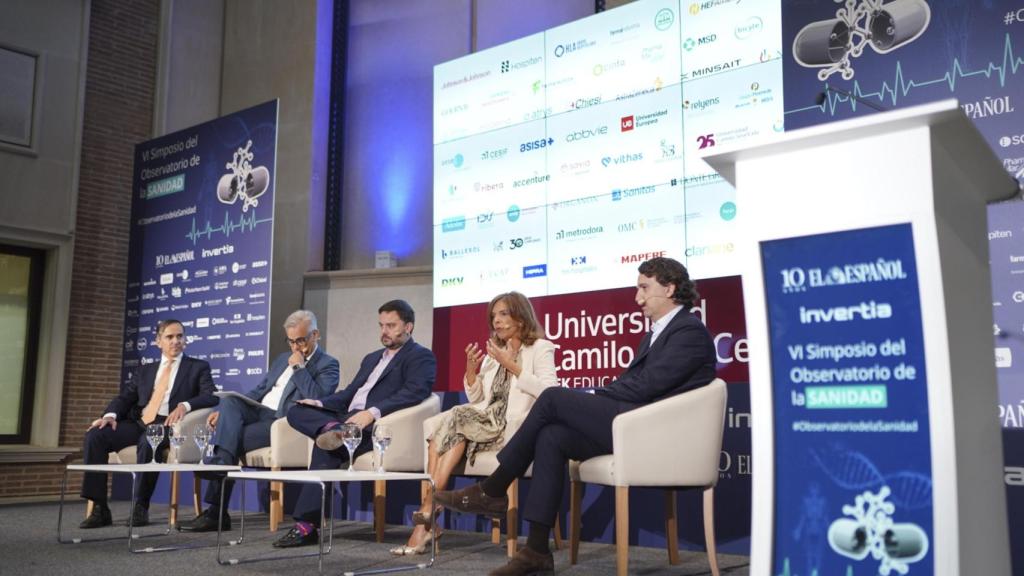 Una de las mesas celebradas en el VI Simposio del Observatorio de la Sanidad.