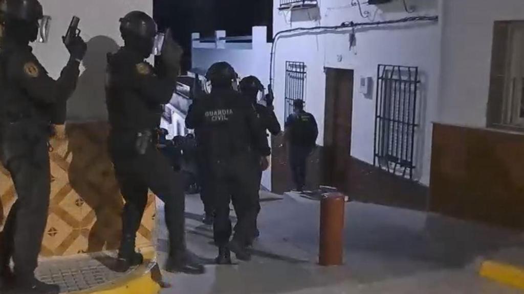 Imagen de una de las operaciones policiales contra el narcotráfico desarrolladas en Puerto Serrano.
