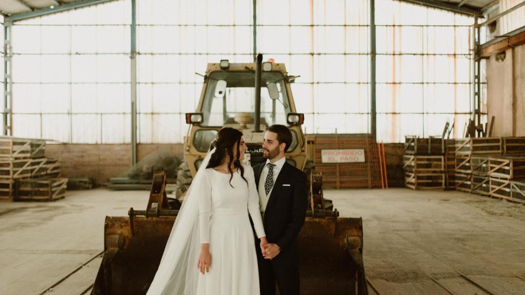 Beatriz con su marido David el día de la boda