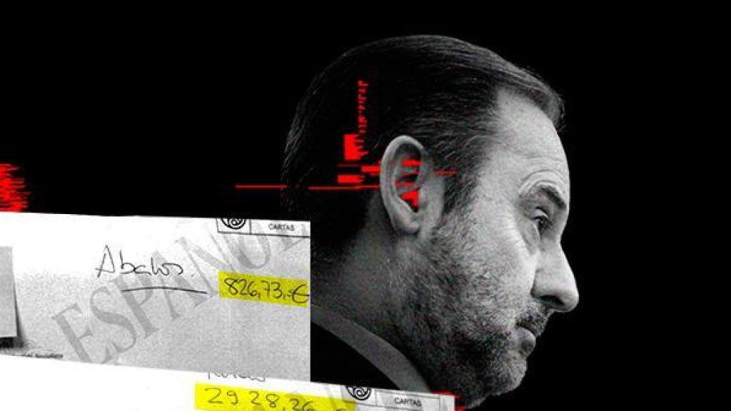 Ábalos y Koldo con algunos de los sobres que recibían en Ferraz.