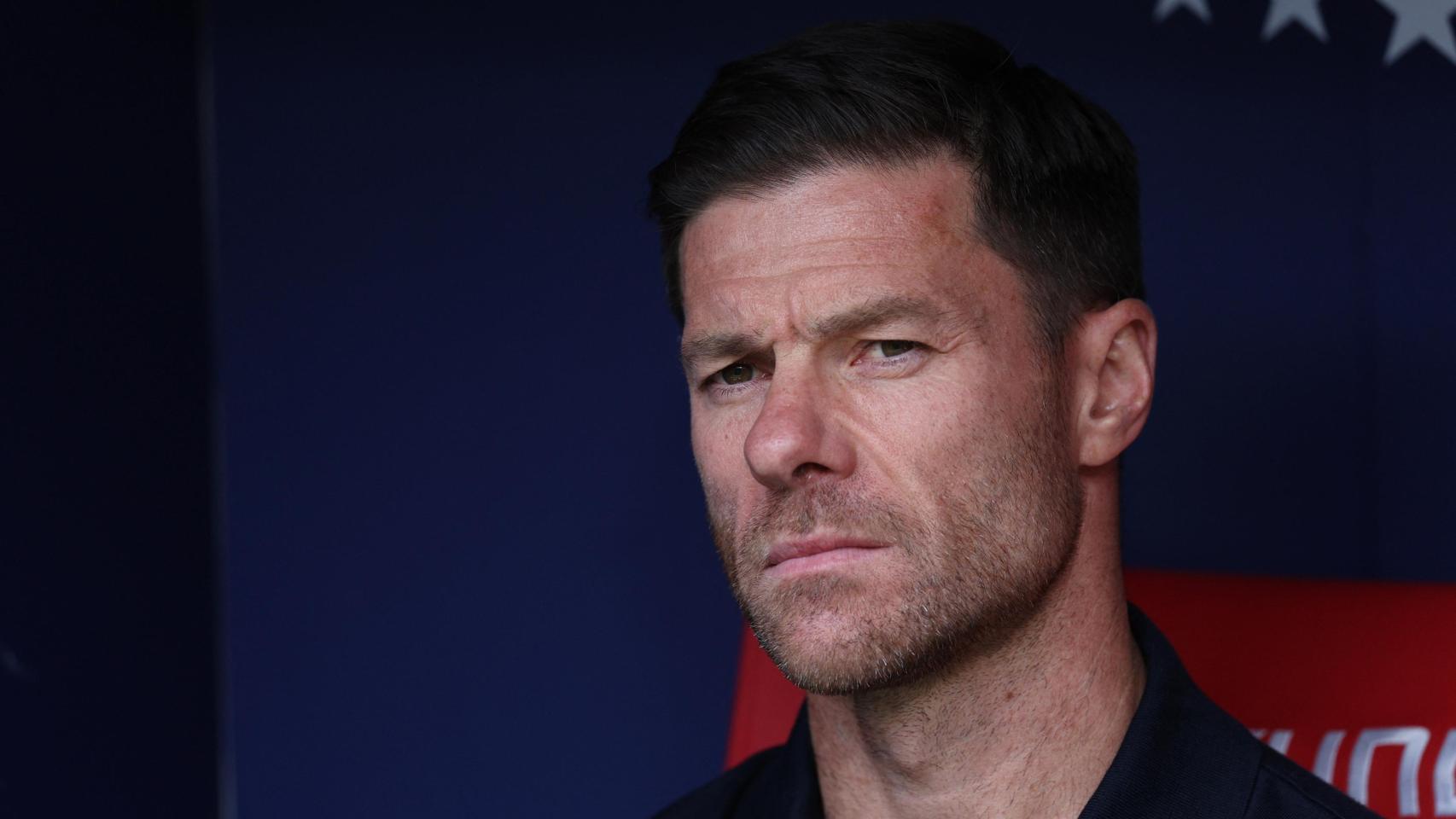 Xabi Alonso, con rostro serio en el partido ante el Atlético de Madrid.