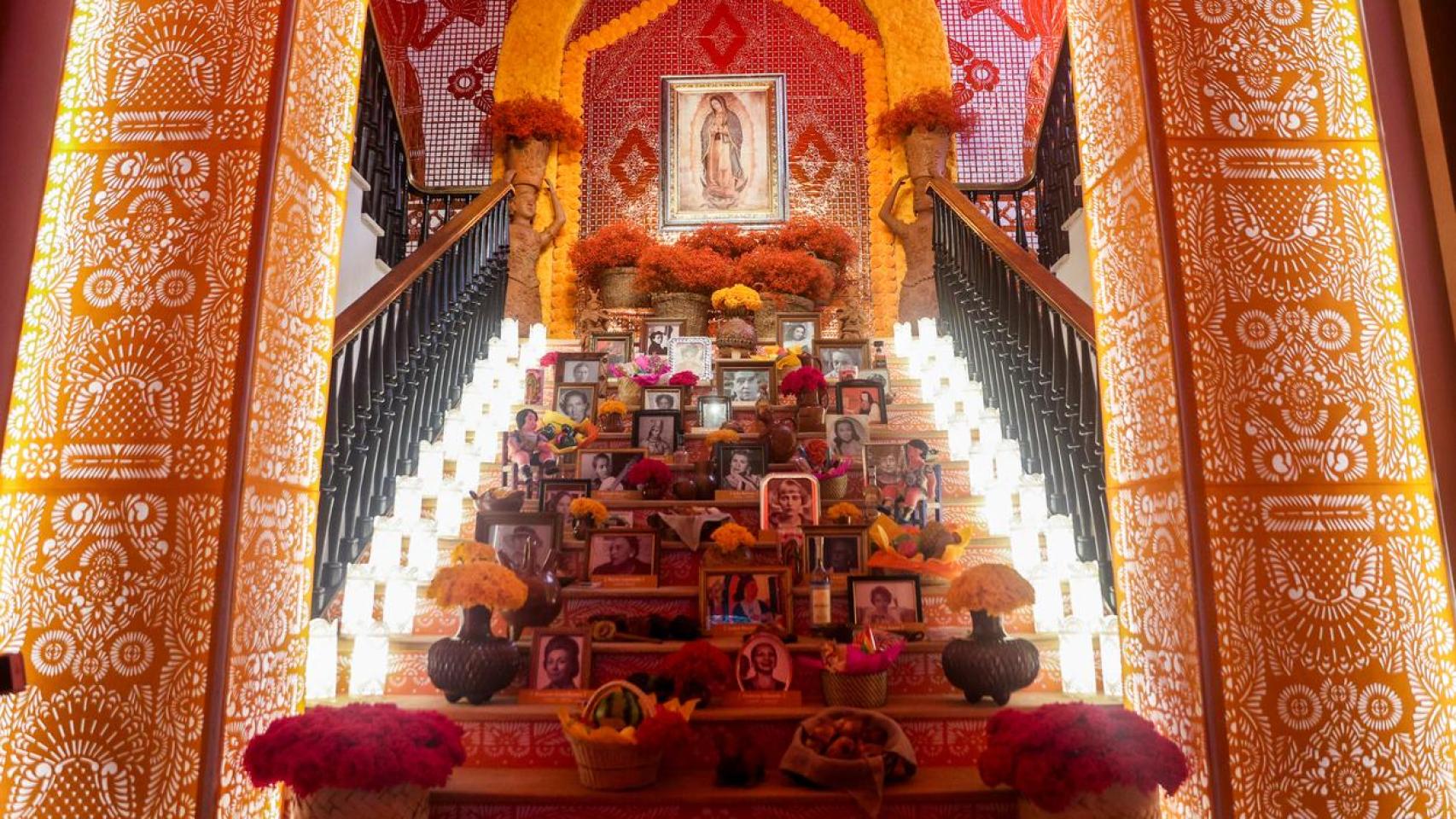 La VI edición del altar de la Fundación Casa de México de Madrid por el Día de los Muertos en 2023.