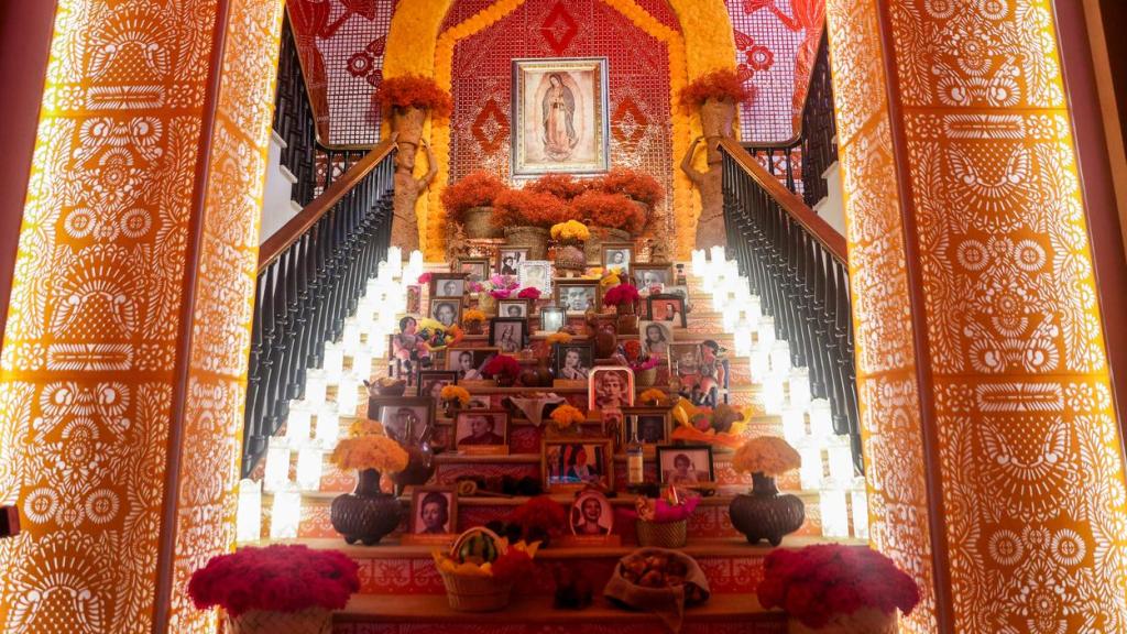 La VI edición del altar de la Fundación Casa de México de Madrid por el Día de los Muertos en 2023.