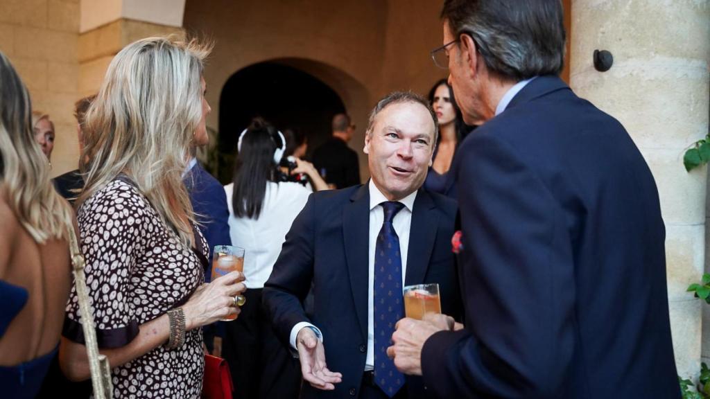 Las conversaciones son mucho más interesantes cuando se hace un buen brindis.