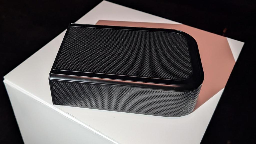 Uno de los altavoces desmontables de la JBL Bar 1300 MK2.