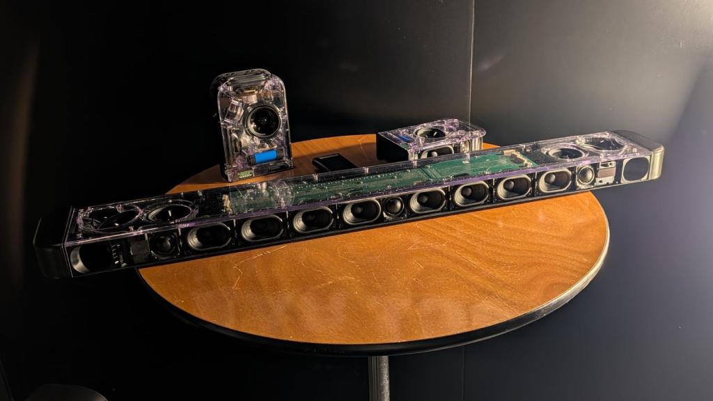 El interior de la barra de sonido JBL Bar 1300 MK2.