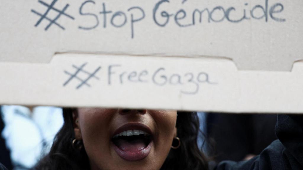 Manifestación en París en solidaridad con la Flotilla Global Sumud y Gaza.