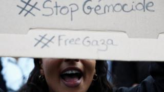 Manifestación en París en solidaridad con la Flotilla Global Sumud y Gaza.