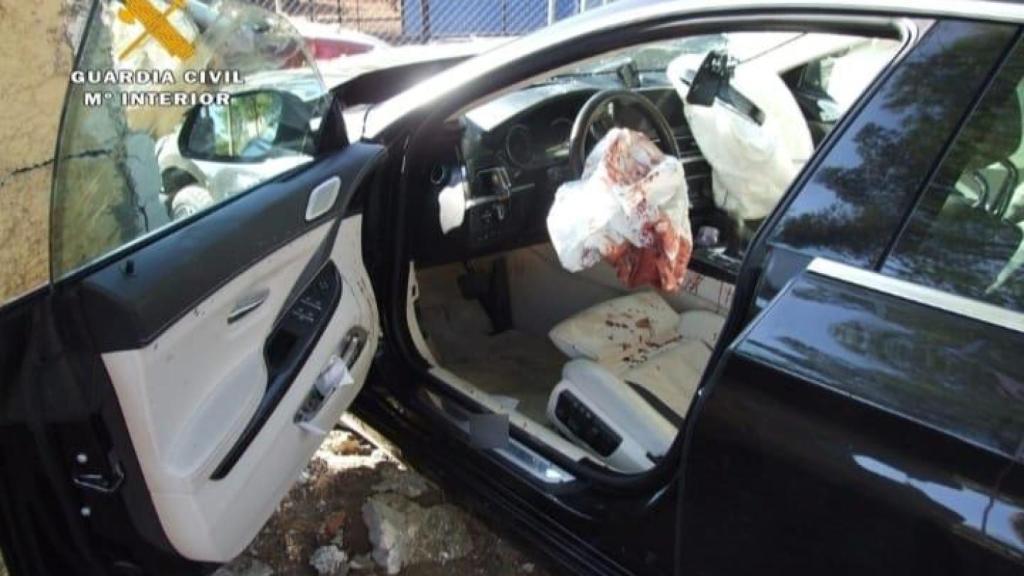 Estado en el que quedó el coche de Juan tras el ataque.